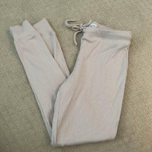 Tan sweatpants by Koolaburra by UGG 🤍🤎 Size S
